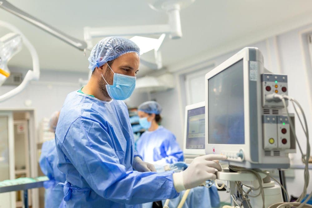 Personal médico en entorno hospitalario